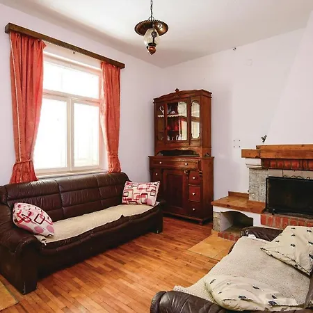 4 Bedroom Lovely In Žuljana