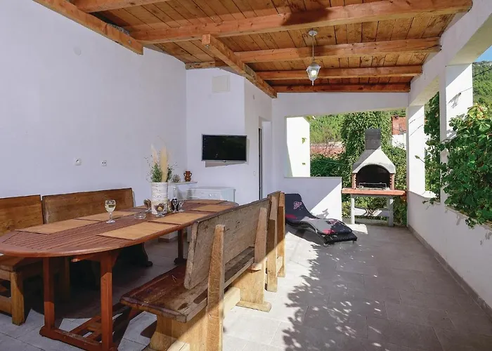 בית נופש With Sea View I